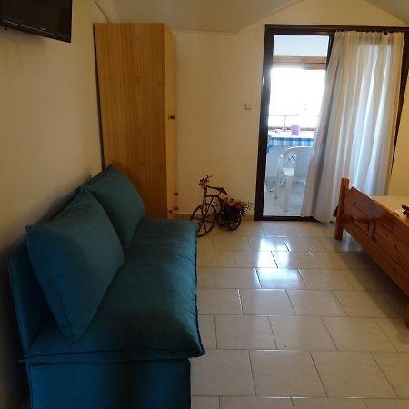 Christakos Apartments Vrasná Esterno foto